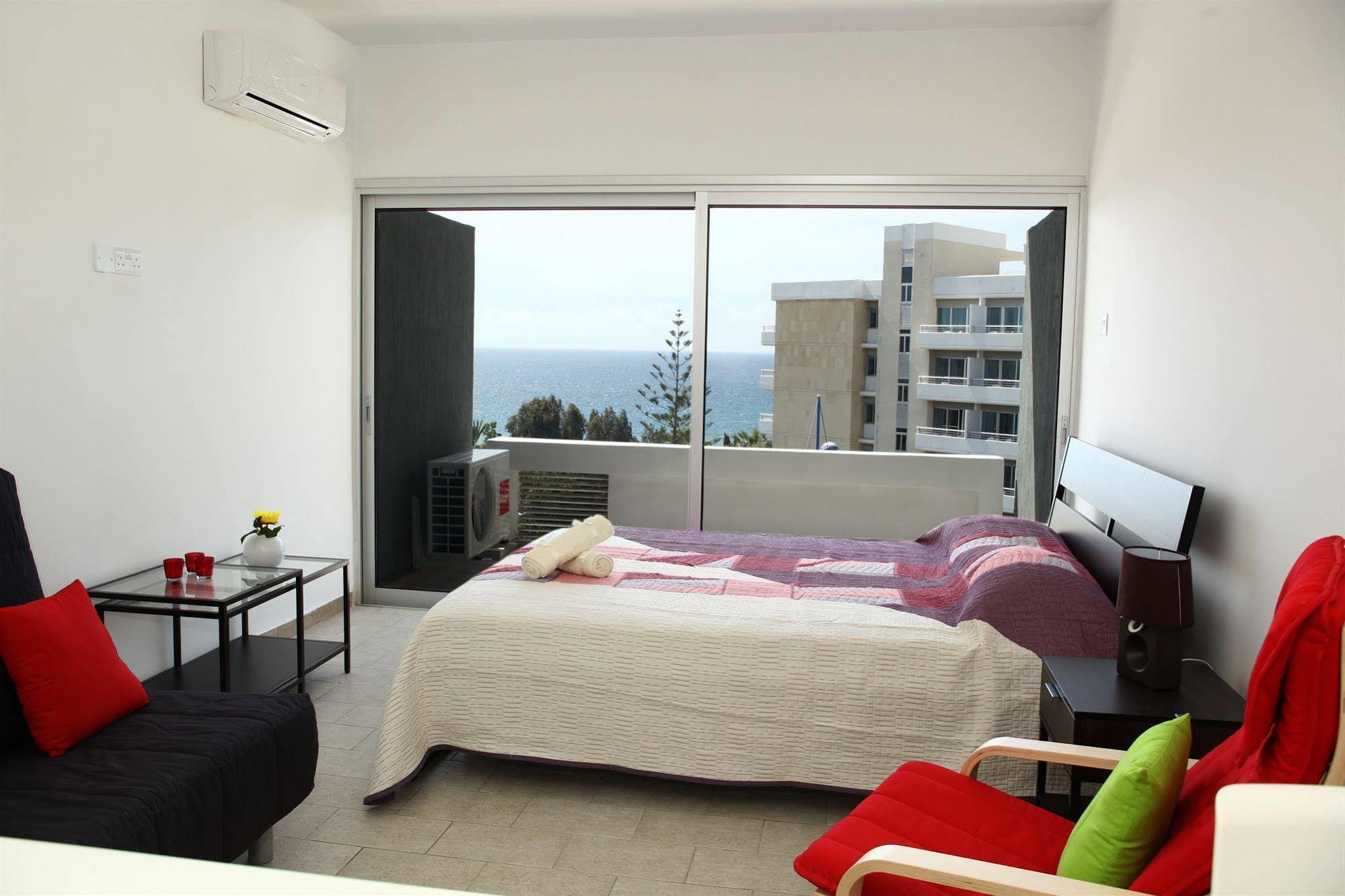 Anemos Apartments Limassol Bagian luar foto