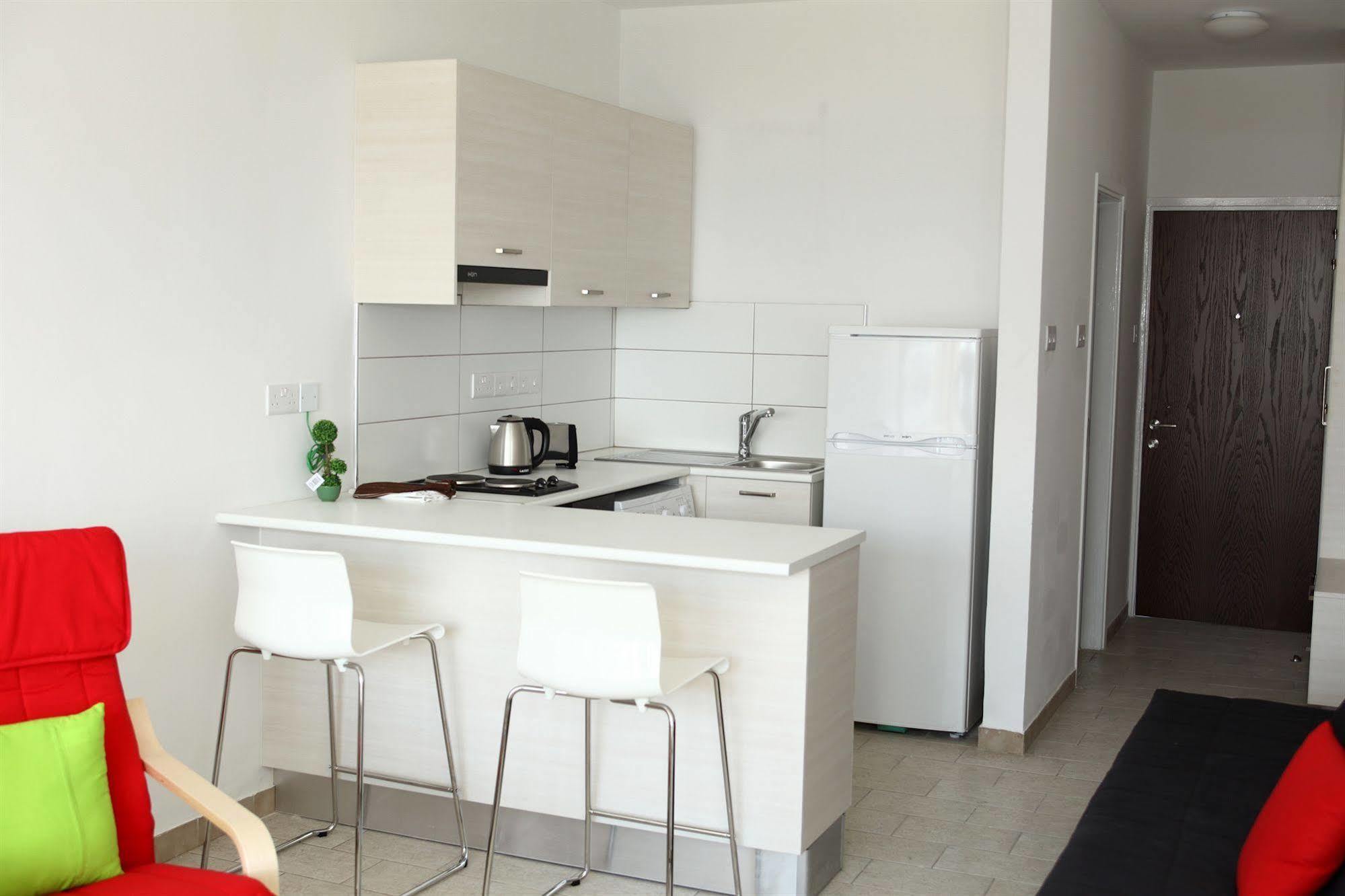 Anemos Apartments Limassol Bagian luar foto