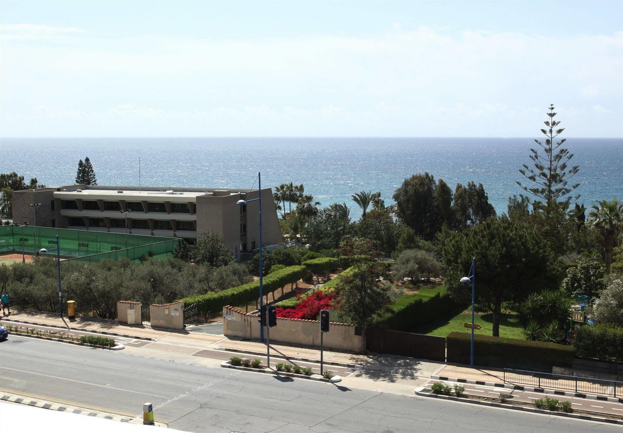 Anemos Apartments Limassol Bagian luar foto