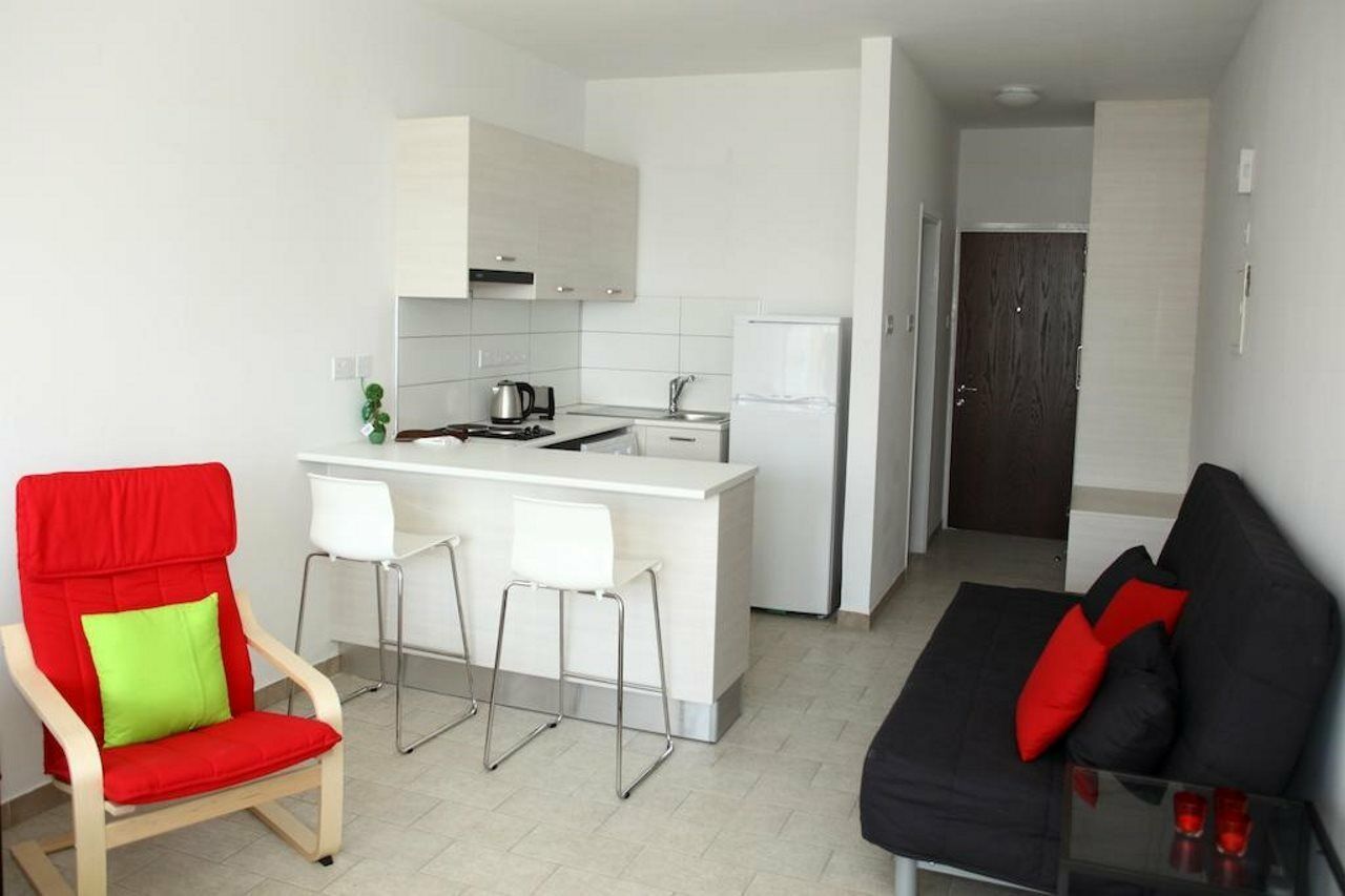 Anemos Apartments Limassol Bagian luar foto